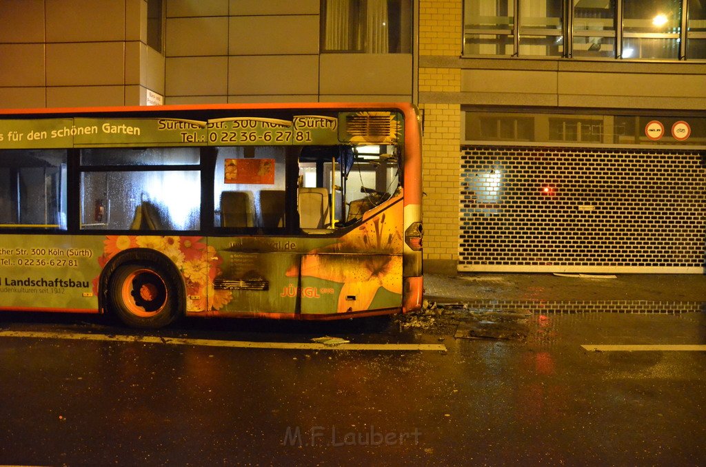 Stadtbus fing Feuer Koeln Muelheim Frankfurterstr Wiener Platz P091.JPG